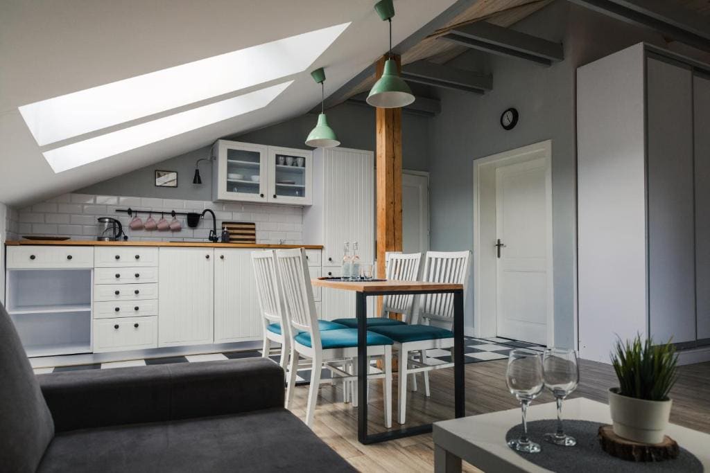 Apartment with Mountain View room - Image 3