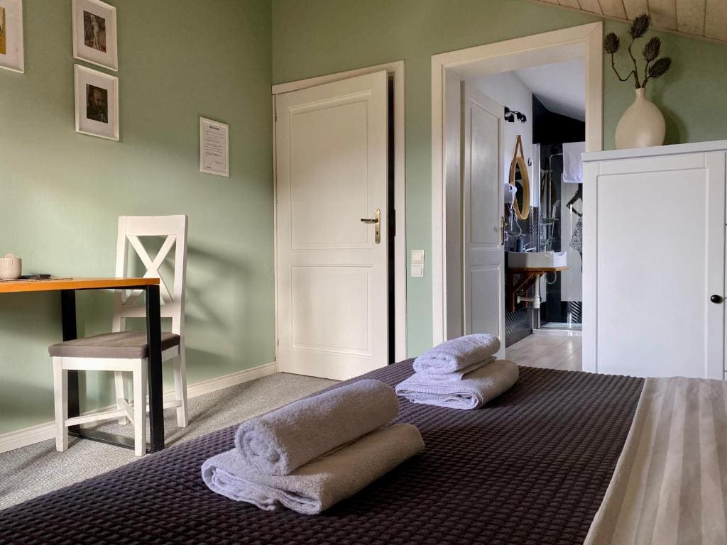 Double or Twin Room with Balcony room - Image 3