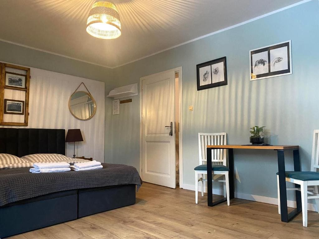 Family Room room - Image 3