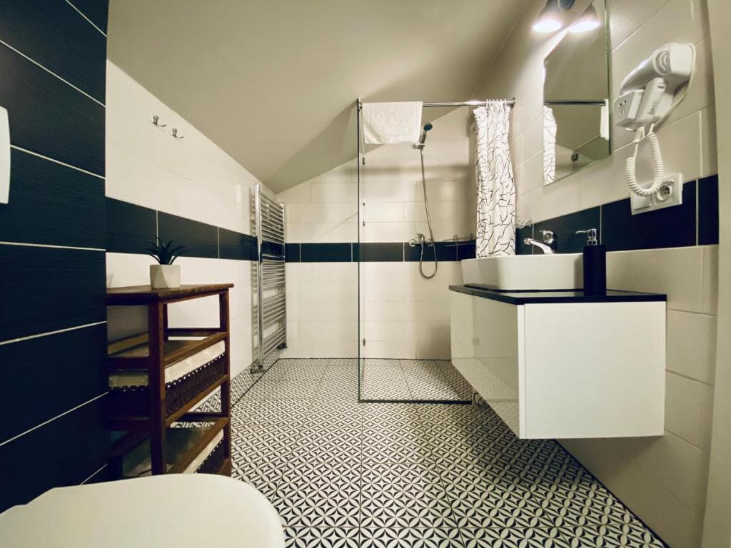 Quadruple Room with Balcony room - Image 1