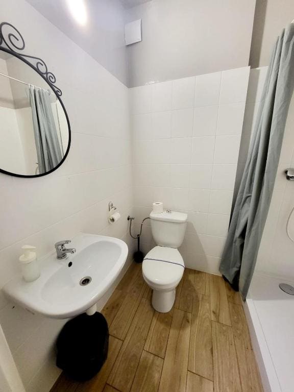 Twin Room with Private Bathroom room - Image 1