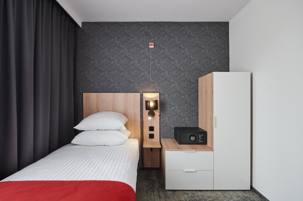 Standard Twin Room room - Image 3