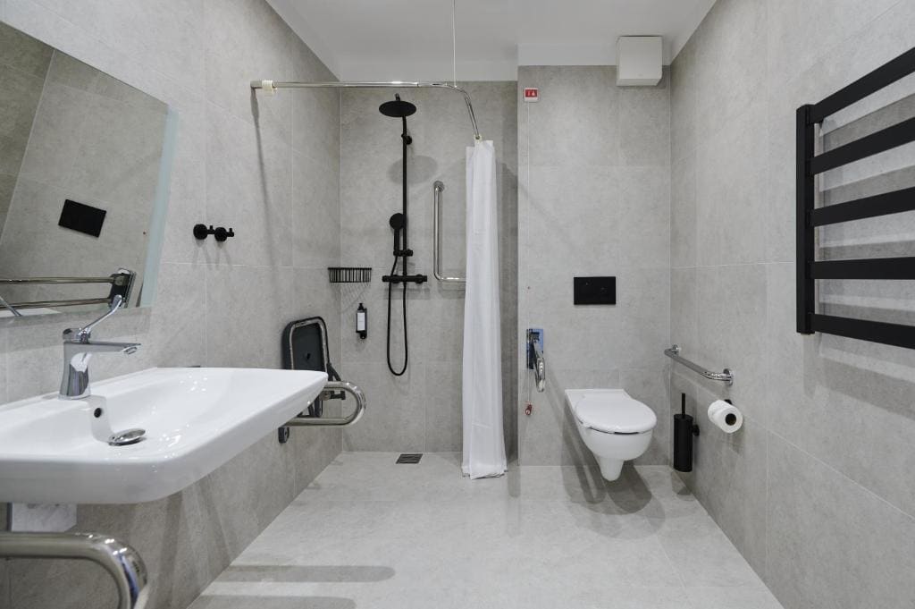 Standard Single Room with Walk-In Shower - Disability Access room - Image 2