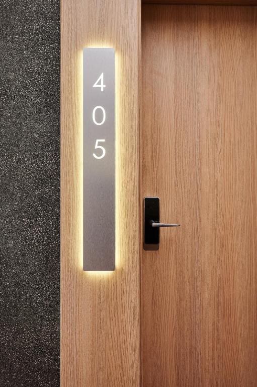 Standard Single Room with Walk-In Shower - Disability Access room - Image 3