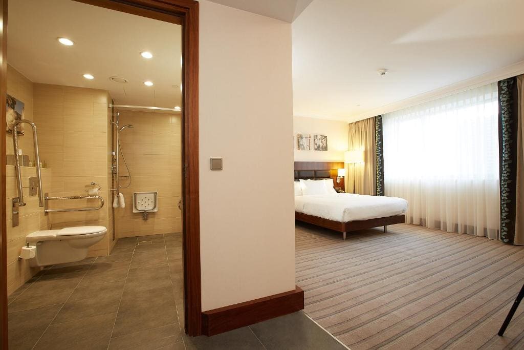Queen Room - Accessible room - Image 3