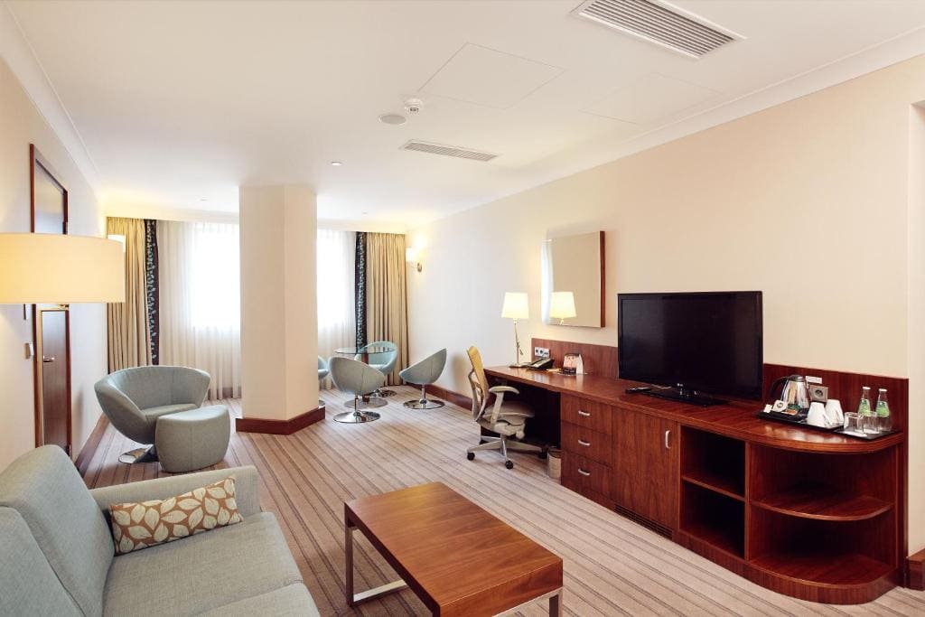 One-Bedroom King Suite room - Image 1