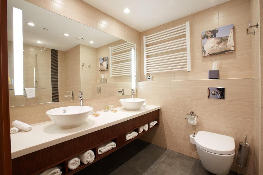 One-Bedroom King Suite room - Image 3