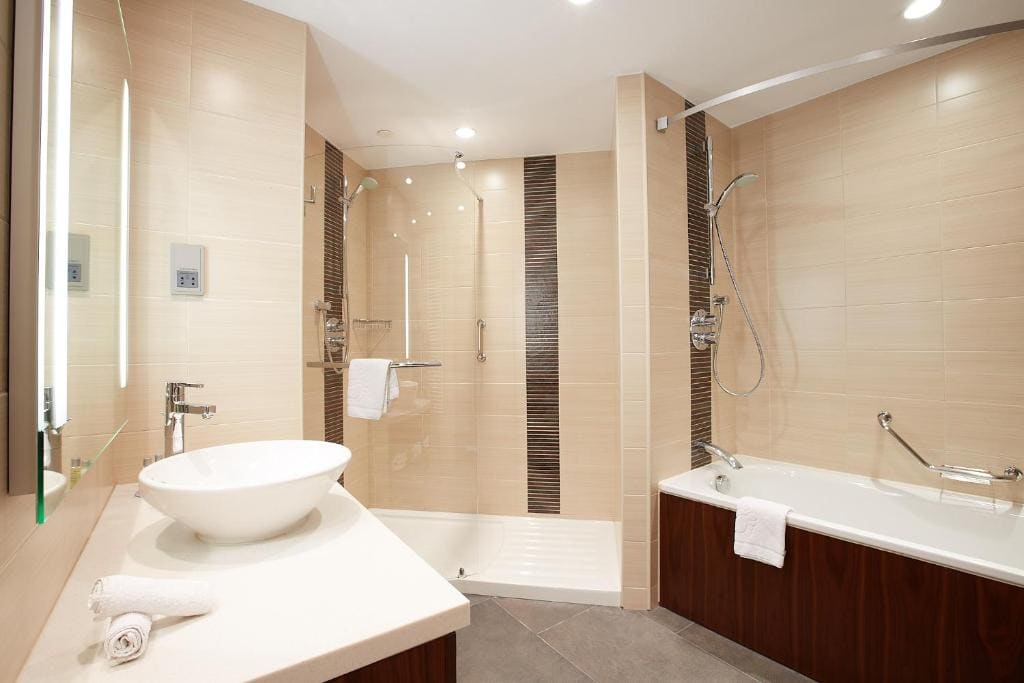 One-Bedroom King Suite room - Image 2