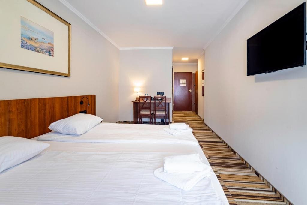 Twin Room with Air Condition room - Image 1