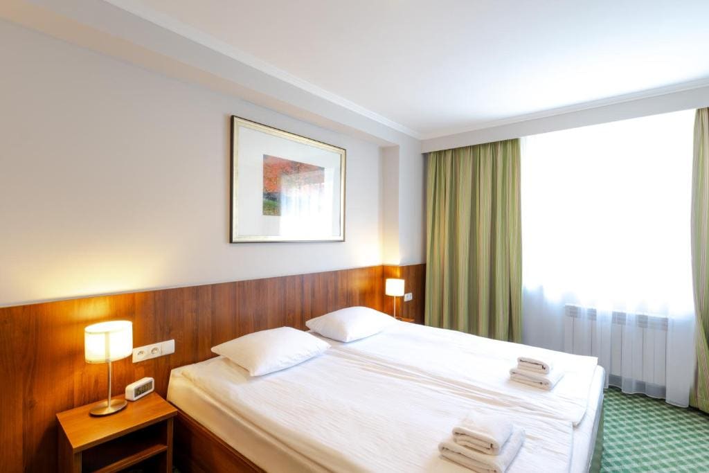 Twin Room with Air Condition room - Image 3