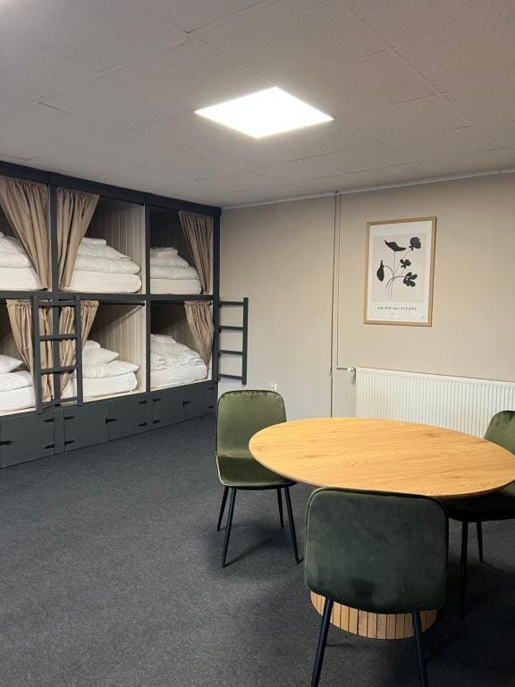 Single Bed in Dormitory Room room - Image 2