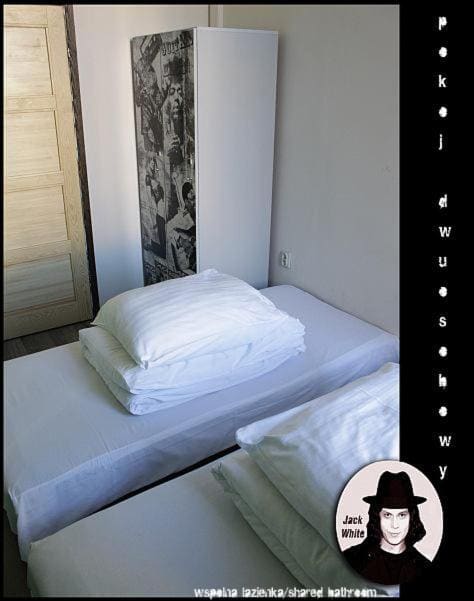 Double or Twin Room with Shared Bathroom room - Image 3