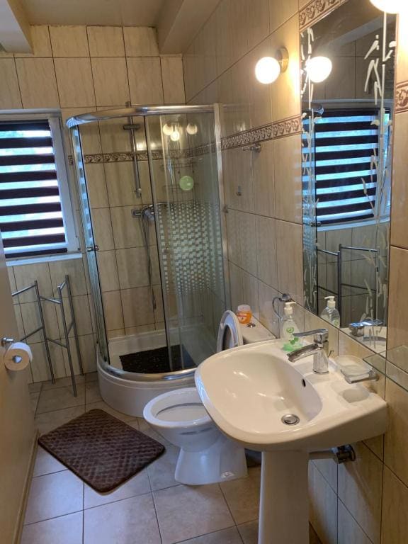 Triple Room with Private Bathroom room - Image 1