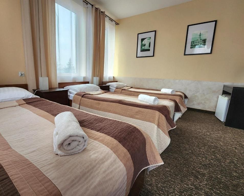 Family Room with Private Bathroom room - Image 3