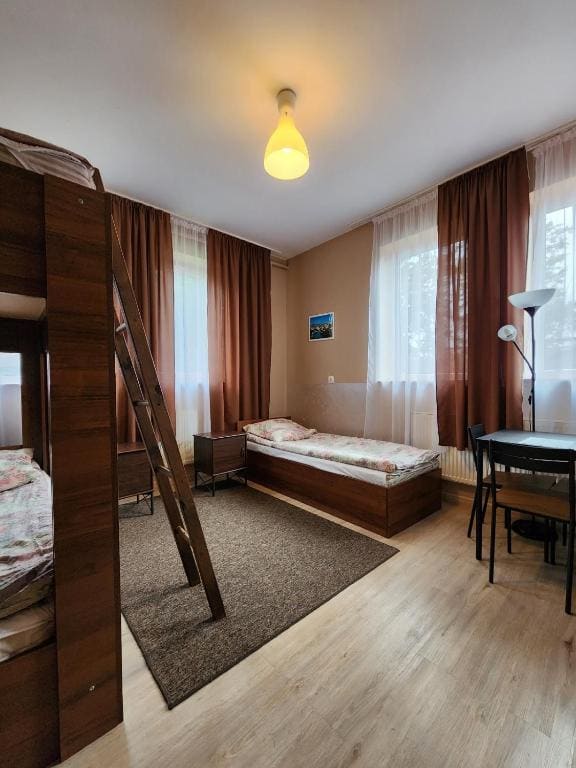 Quintuple Room with Shared Bathroom room - Image 3