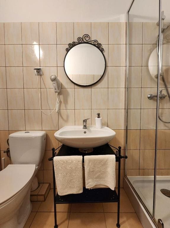 Standard Twin Room with Sofa room - Image 1