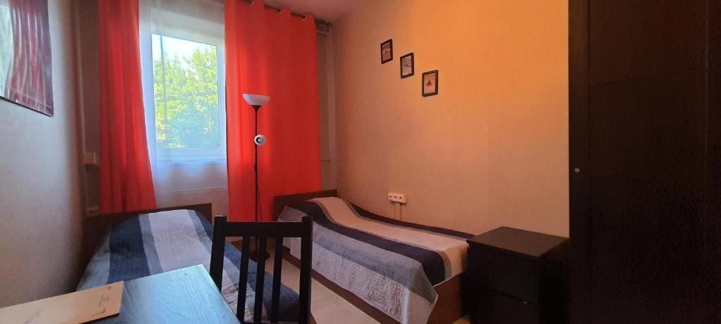 Twin Room with Shared Bathroom room - Image 2