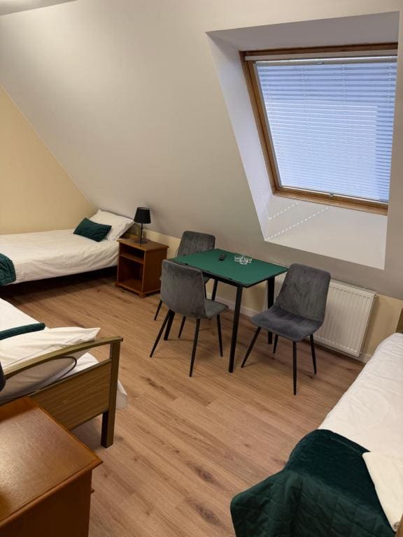 Triple Room with Shared Bathroom room - Image 3