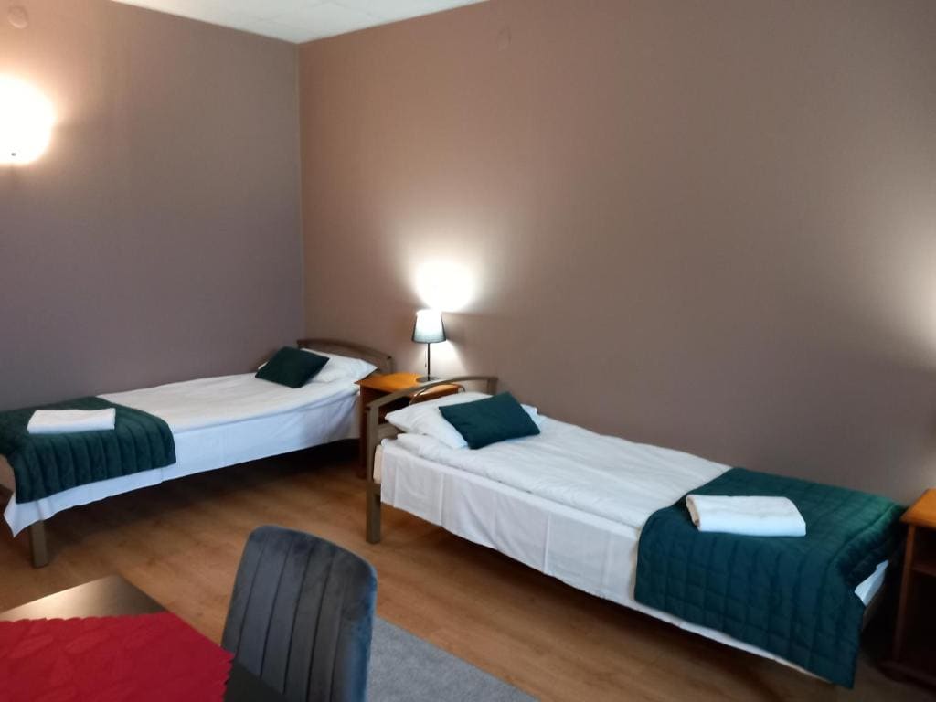 Twin Room with Shared Bathroom room - Image 3