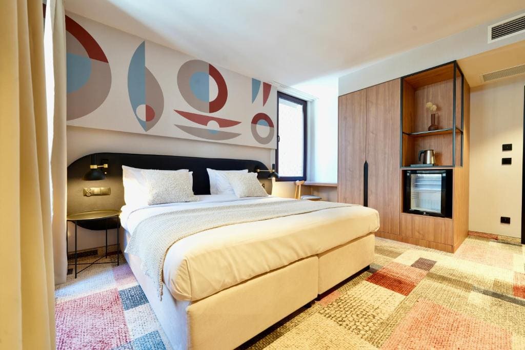 Deluxe Double Room with Bath – Zinar SPA pool & sauna access included room - Image 2