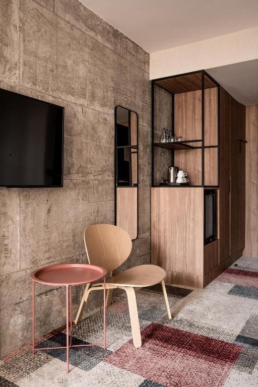 Superior Family Room room - Image 2