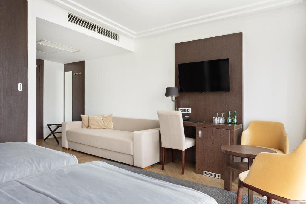 Deluxe Triple Room room - Image 3