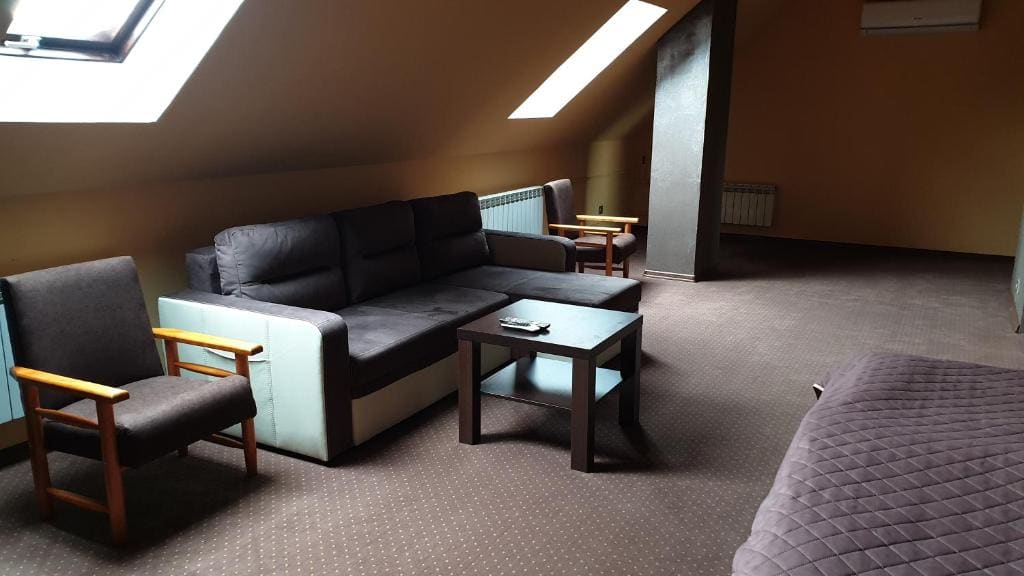 Studio with Sofa Bed room - Image 2