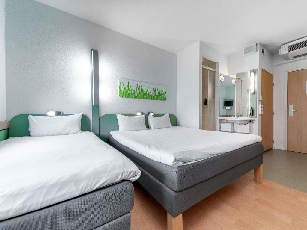 Standard Double Room with Extra Bed room - Image 3