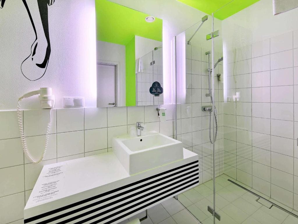 Standard Twin Room room - Image 3