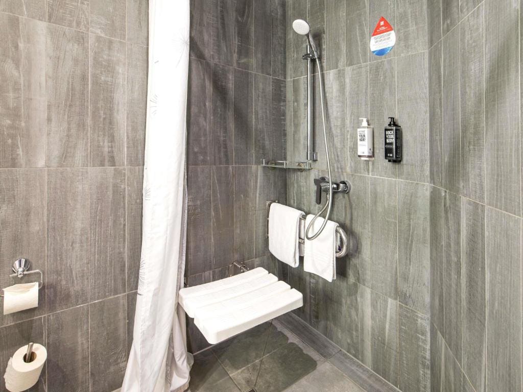 Pokój standard przystosowany do potrzeb osób z ograniczoną mobilnością ruchową room - Image 2