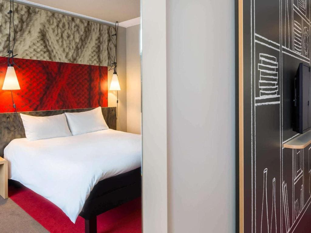 Standard Room with 1 Bed room - Image 2