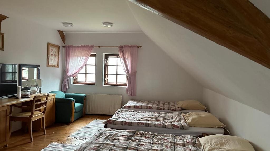 Deluxe Quadruple Room room - Image 3