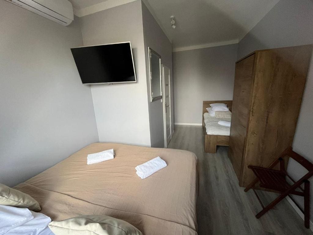 Triple Room with Private Bathroom room - Image 2