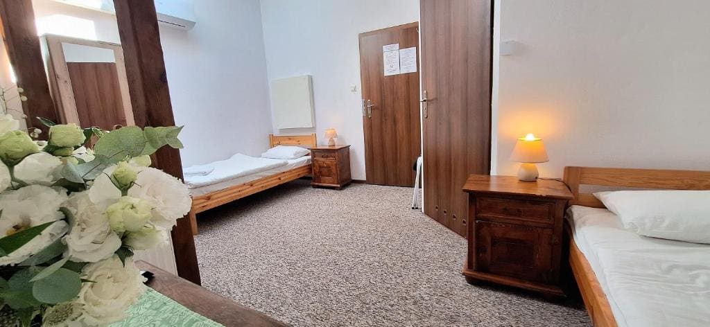 Standard Twin Room room - Image 3