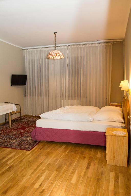 Deluxe Double Room (2 Adults + 1 Child) room - Image 2