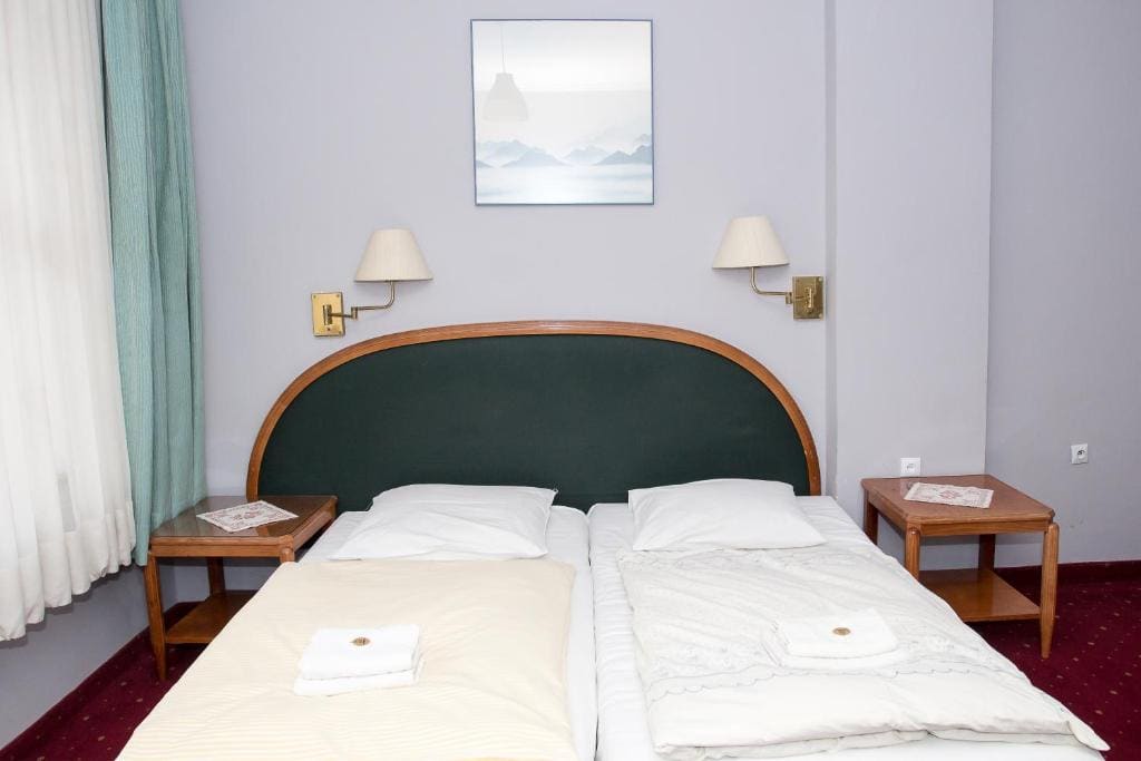 Deluxe Double Room (2 Adults + 1 Child) room - Image 3