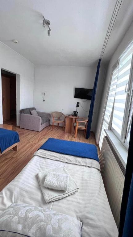 Family Room room - Image 1
