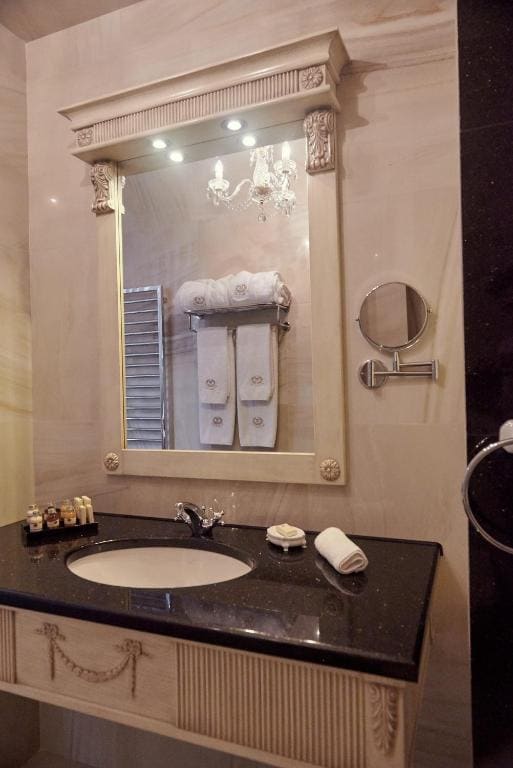 Apartment room - Image 2