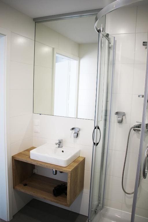 Standard Triple Room room - Image 2