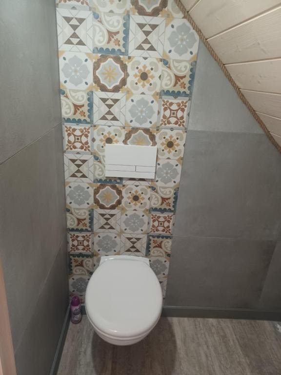 One-Bedroom Apartment with Spa Bath room - Image 3