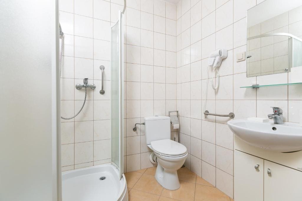 Standard Triple Room room - Image 1