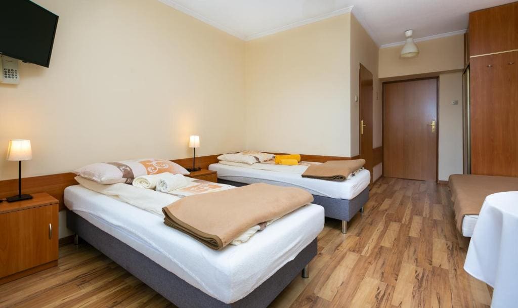 Standard Triple Room room - Image 2
