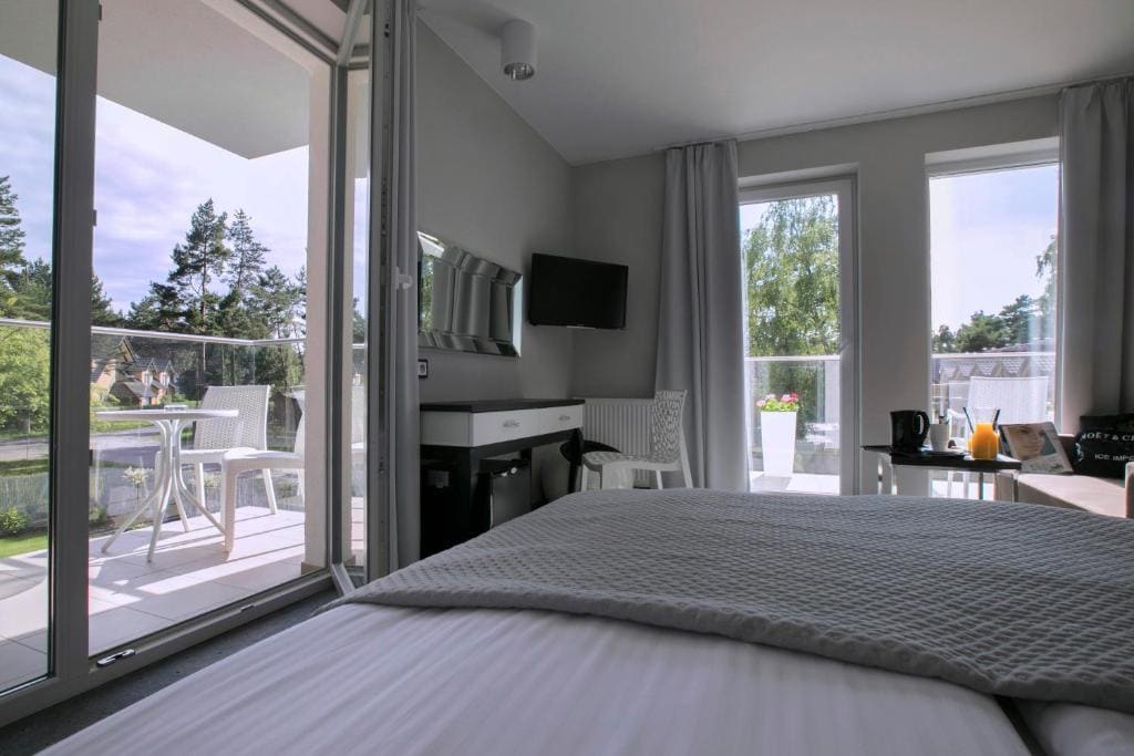 Deluxe Queen Room room - Image 2