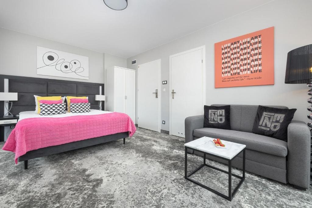 Deluxe Queen Room room - Image 1