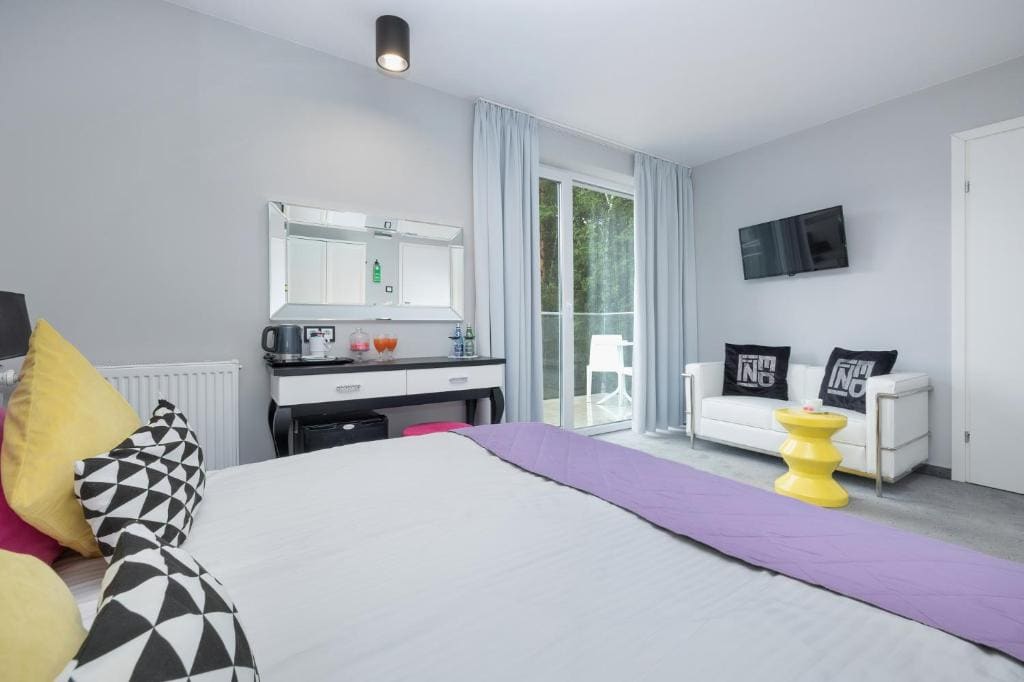 Deluxe Double Room with Balcony room - Image 2