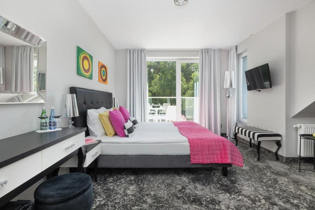 Deluxe Double Room with Balcony room - Image 3