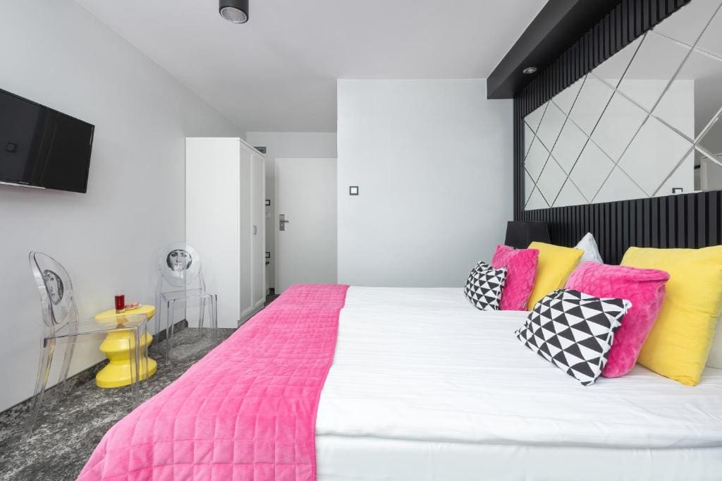 Double Room with Balcony room - Image 2