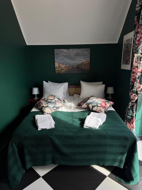Apartment room - Image 1