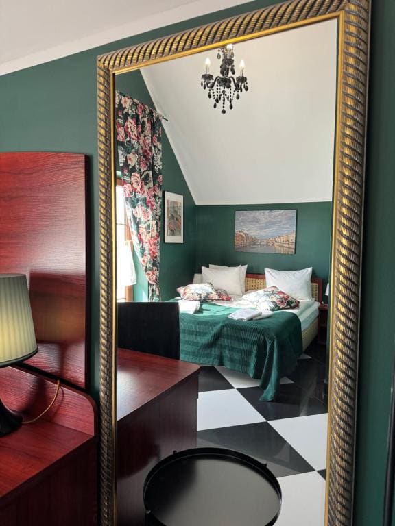 Apartment room - Image 2