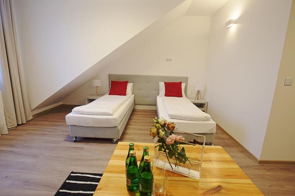 Deluxe Family Room room - Image 2